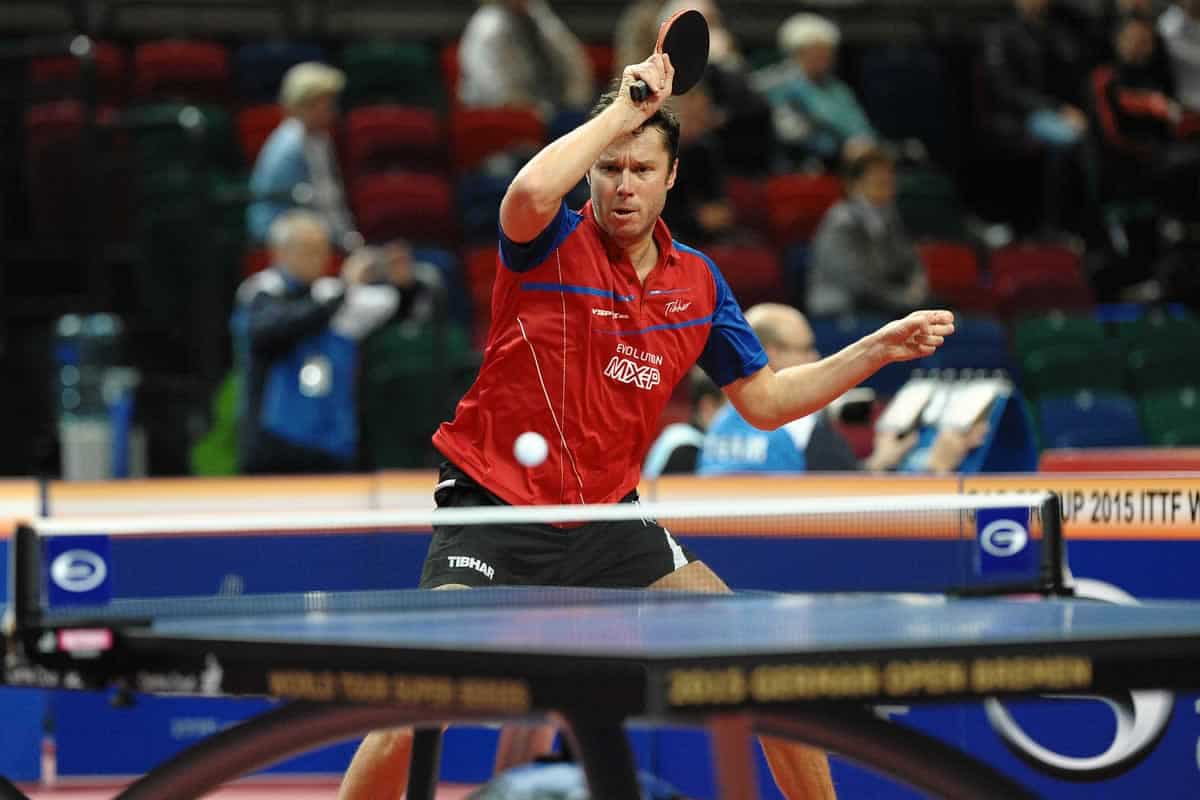 Qual é a diferença entre o backhand e forehand?